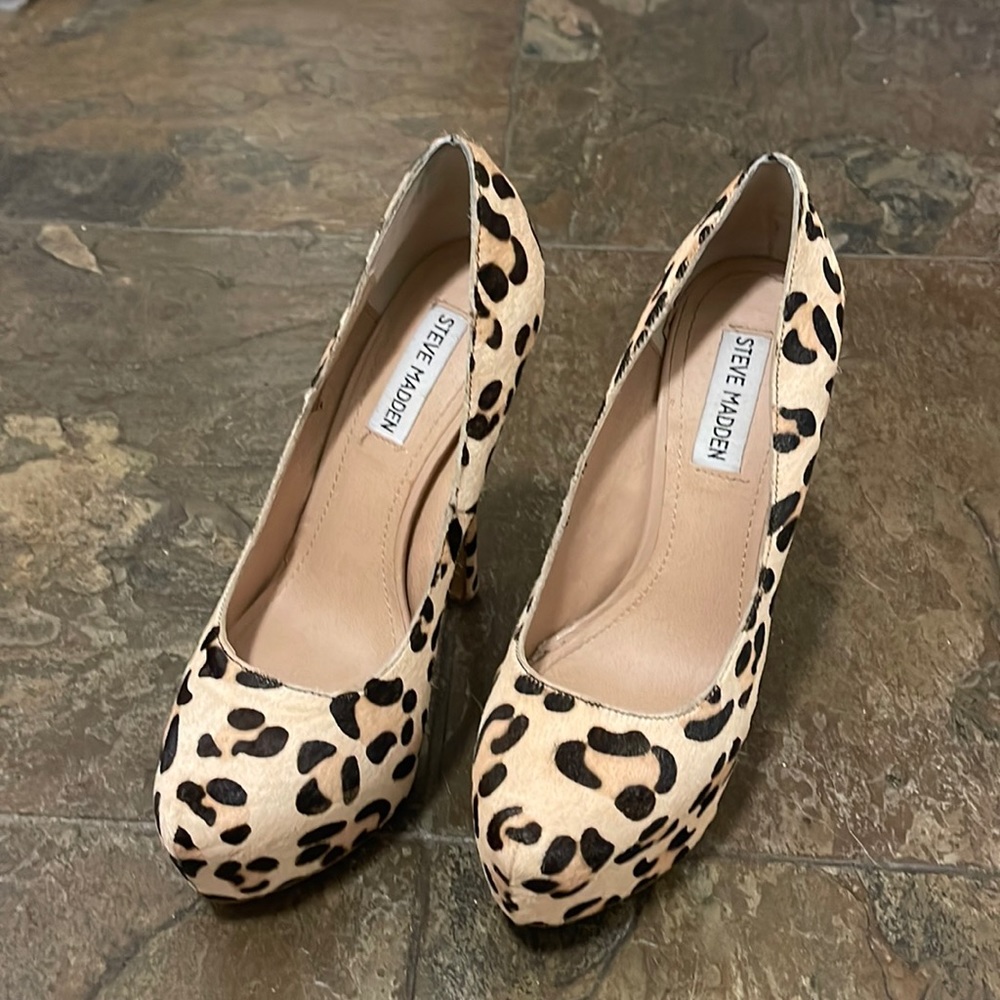 Steve Madden platform pumps